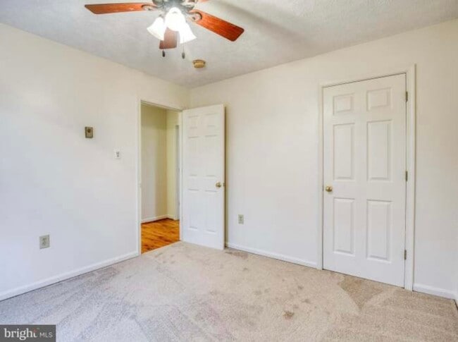 Building Photo - 211 Little River Dr