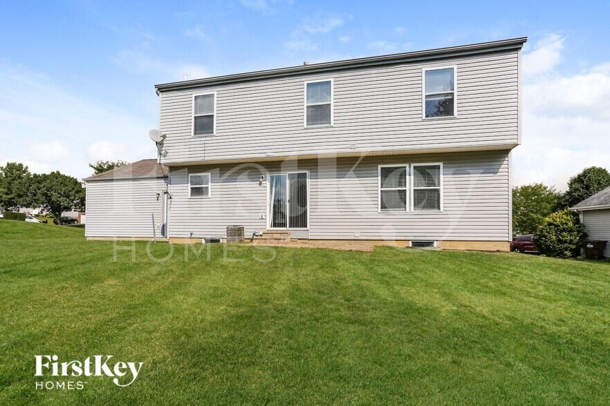 Building Photo - 81 Roxbury Dr