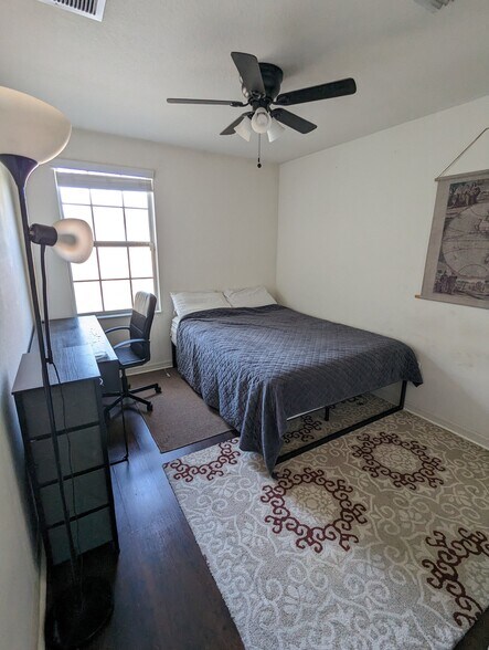 Building Photo - 6828 Holly Heath Dr