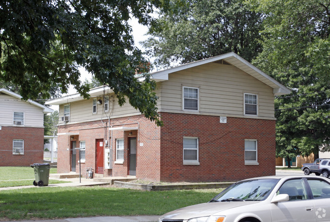 Building Photo - Mosby court