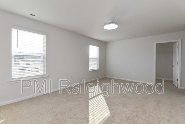 Building Photo - 258 Palm Dr