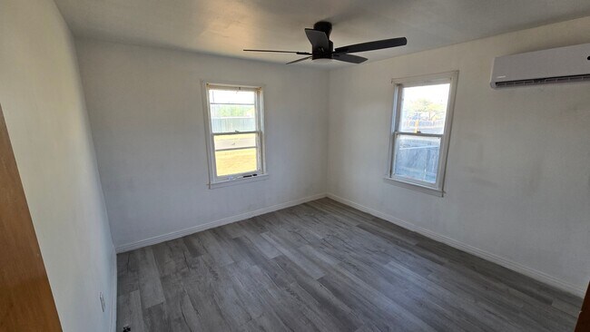 Building Photo - 1511 32nd St