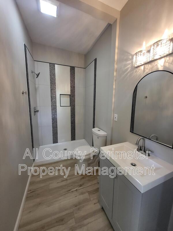 Building Photo - 1249 Duncan Ave