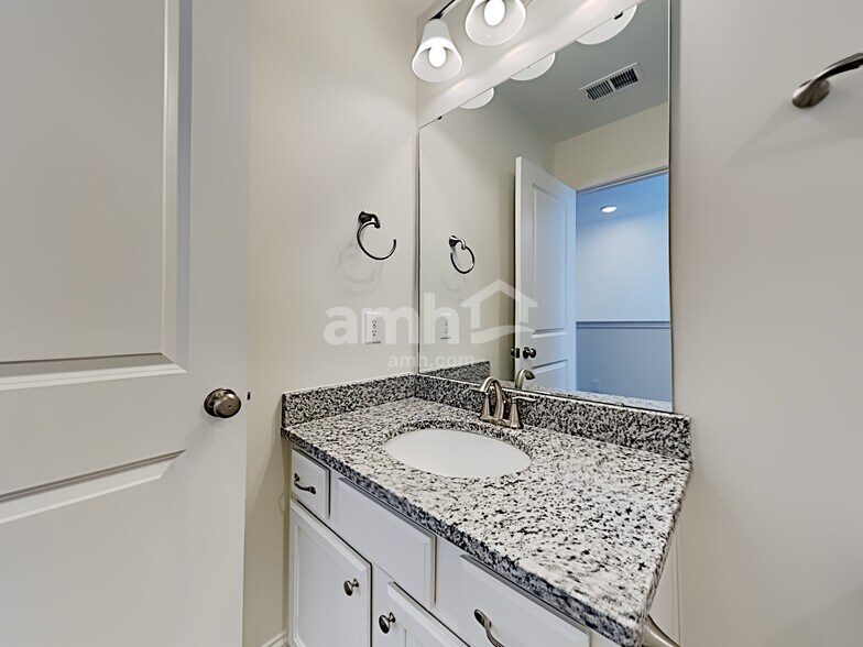 Building Photo - 149 Blackstone Dr