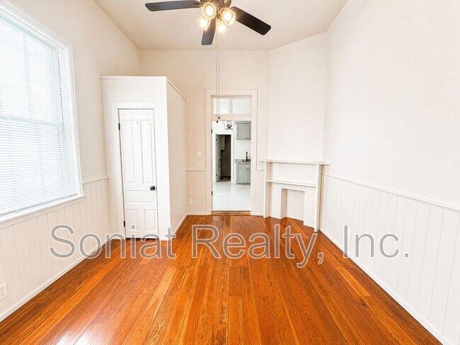 Building Photo - 2508 Freret St