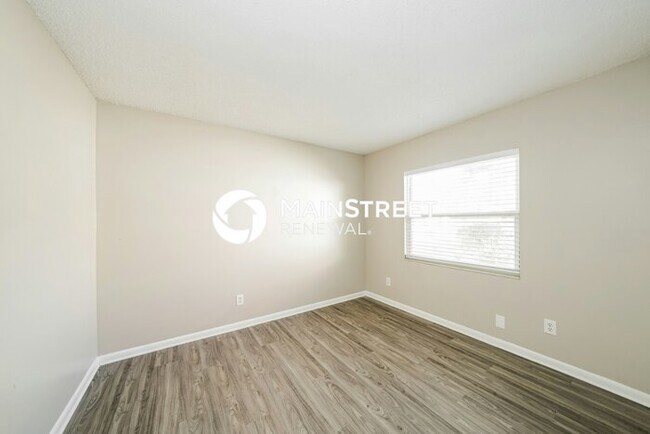 Building Photo - 4 Bedroom Pet-Friendly Home in Valrico, FL with Main Street Renewal