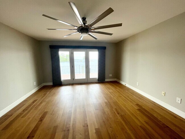 Building Photo - 110 N Water St