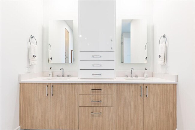 Building Photo - 2425 Peachtree Rd NE