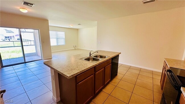 Building Photo - 4417 SW 15th Pl