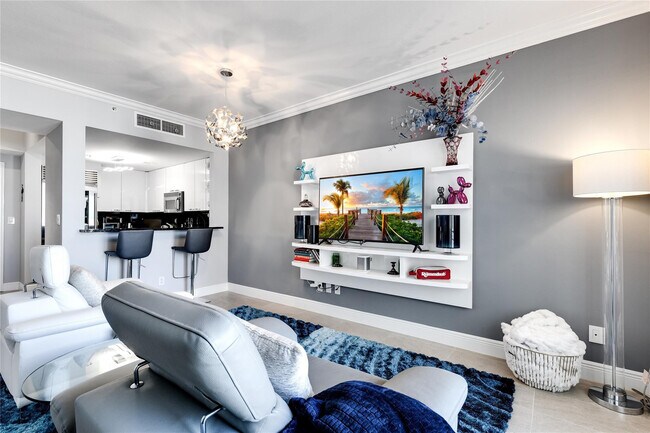 Building Photo - 511 SE 5 Ave