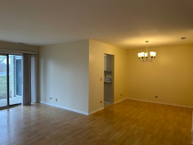 Building Photo - 1250 N Streamwood Ln