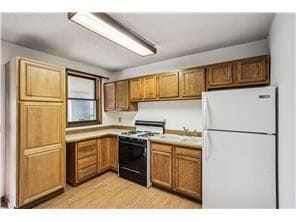Building Photo - 1402 Thomas Ave W