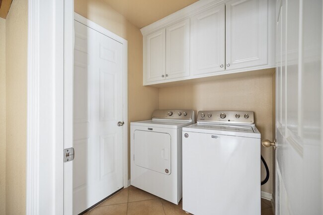 Building Photo - 9515 Denfield Ln