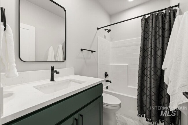 Building Photo - 10494 W Shields Ave