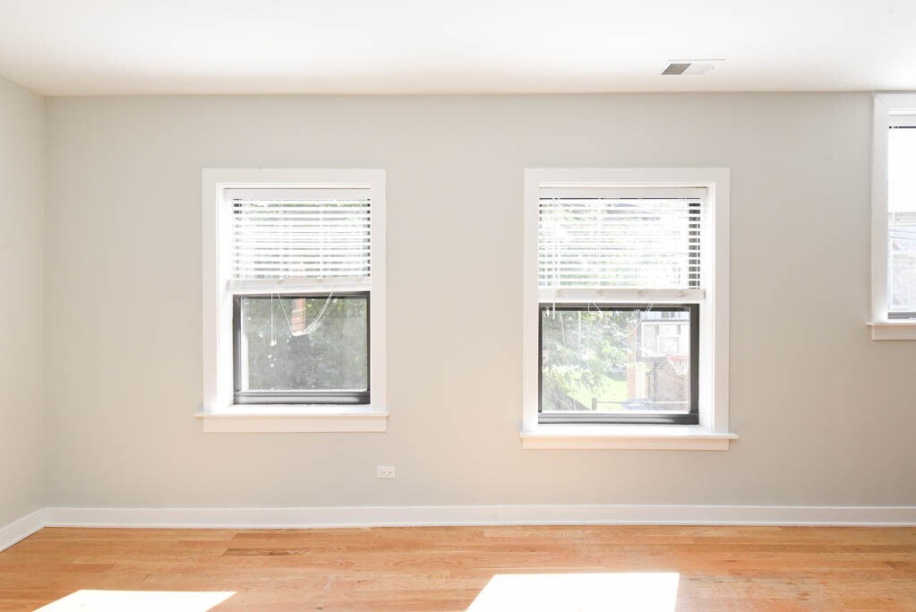 Building Photo - 2210 W Eastwood Ave