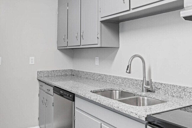 Building Photo - 105 P' Poole Ave #101: Red Bank 1Bed/1Bath Apartment w/ Laundry Units, Central AC, and Granite Co...