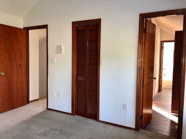 Building Photo - MOVE IN NOW! 4x3 Screened in pool home!!! ...