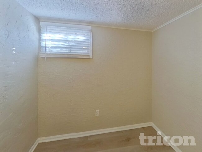 Building Photo - 1103 Livingston Ave