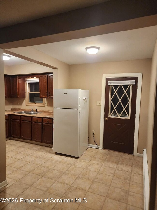 Building Photo - 16 Watkins St