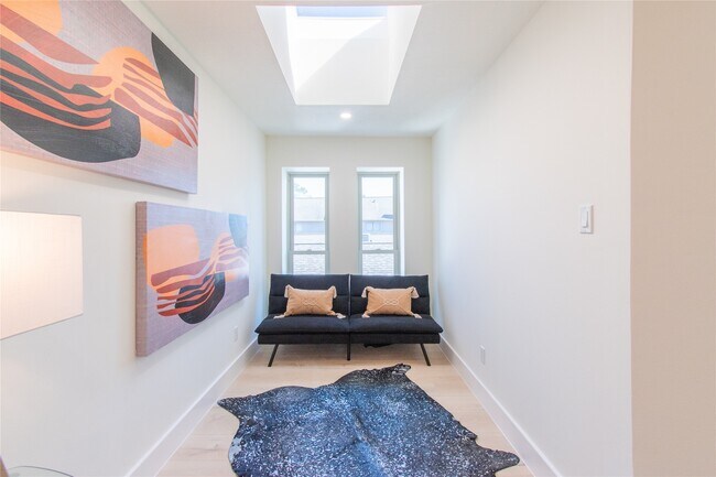 Building Photo - 727 Bunker Hill Rd