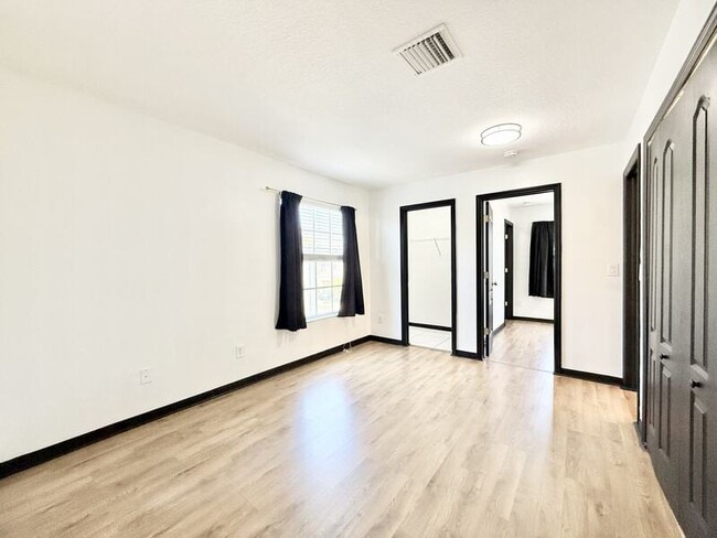 Building Photo - 4978 White Sanderling Ct