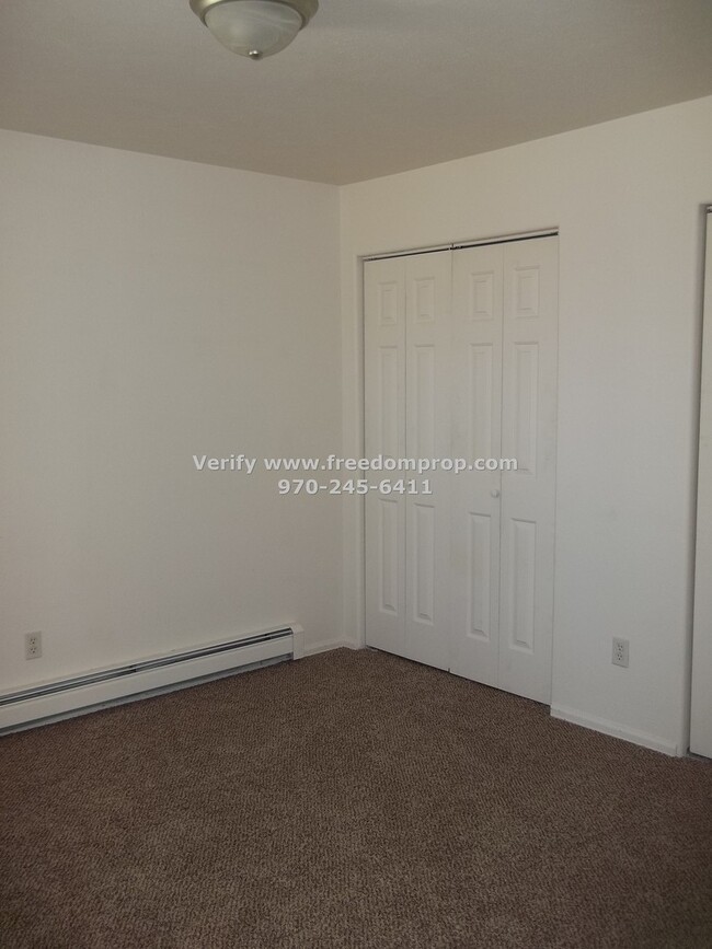 Building Photo - Updated Townhome - 3 bedroom 2 bath