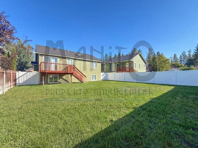Building Photo - Beautiful Gleneden Heights Home