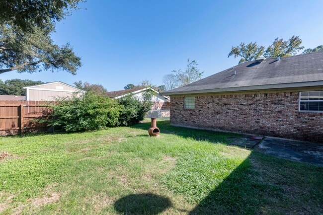 Building Photo - 101 Wakefield Dr