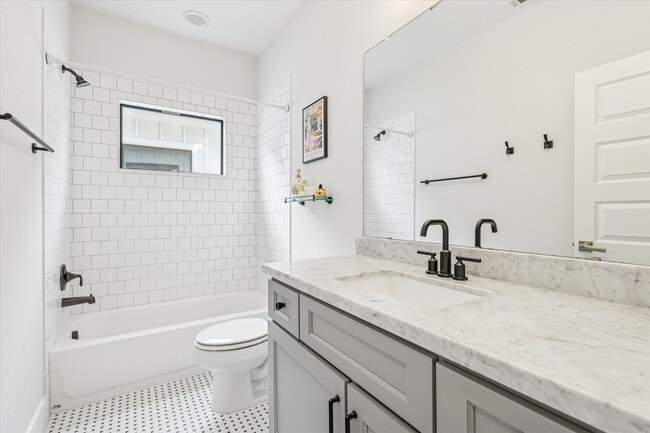 Building Photo - 1005 Bunton St