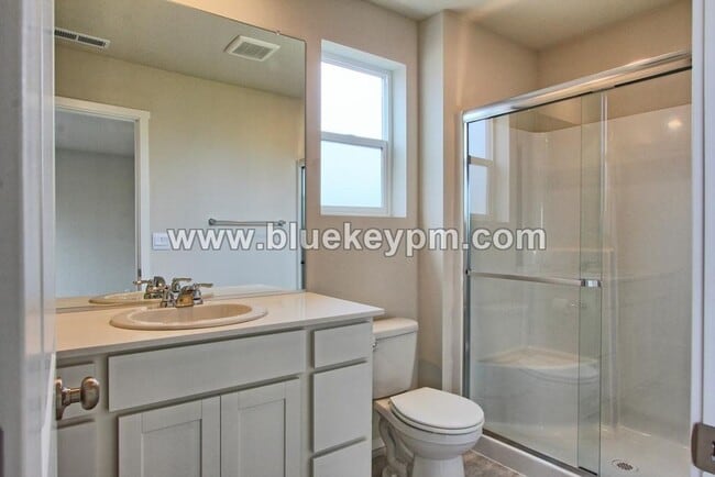 Building Photo - 10312 NE 79th Ct