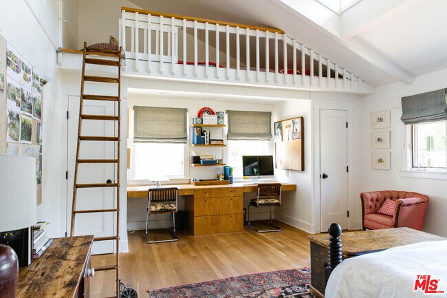 Building Photo - 220 France Cir