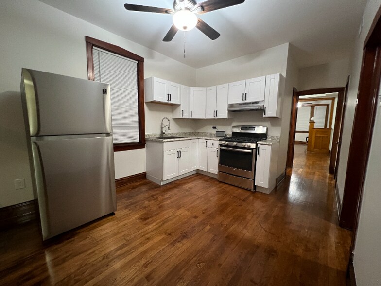 Building Photo - 2926 W 40th Pl