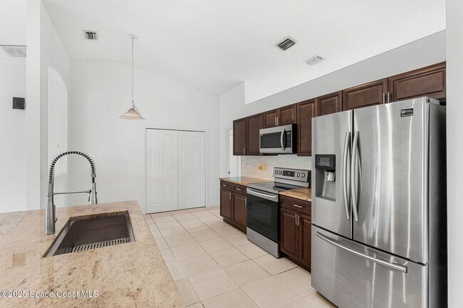 Building Photo - 268 Fitchburg St SW