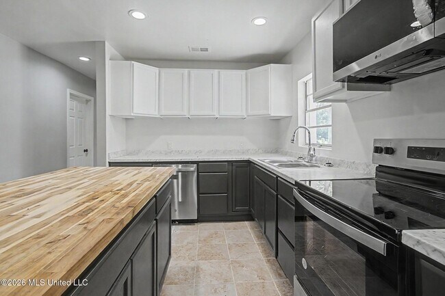 Building Photo - 9424 Daisy Vestry Rd