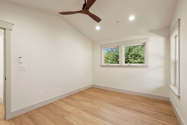 Building Photo - Beautiful 2 bedroom 1 bathroom New Build Close to UC Davis and McGeorge Law School