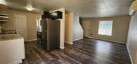 Building Photo - Large Yard - NE Grants Pass