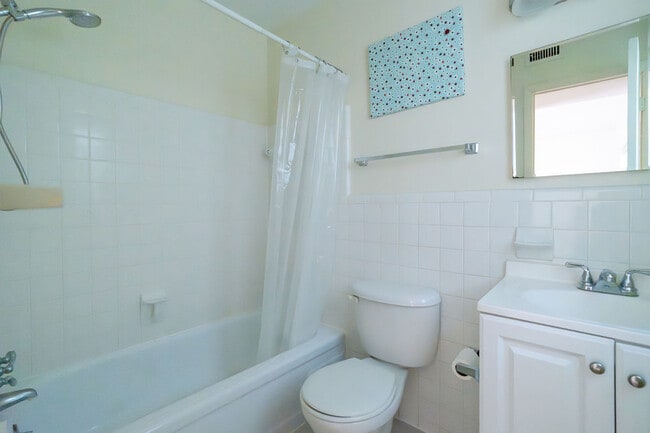 Building Photo - 236 Desoto Dr