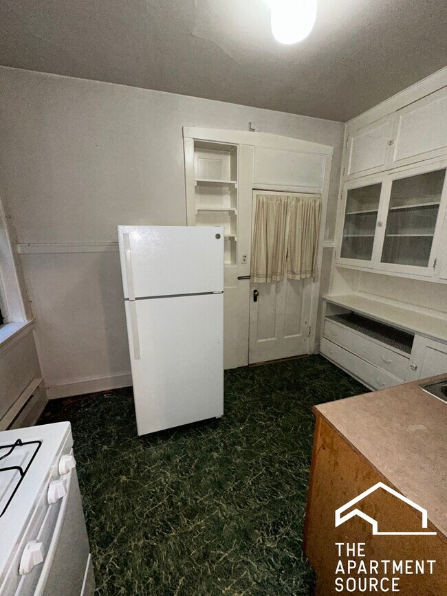 Primary Photo - 1307 Oak Ave