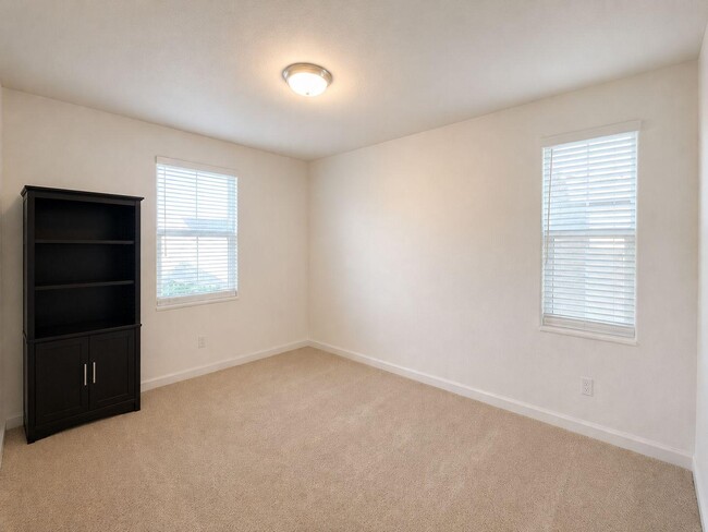 Building Photo - 1058 Sagittaria Cir