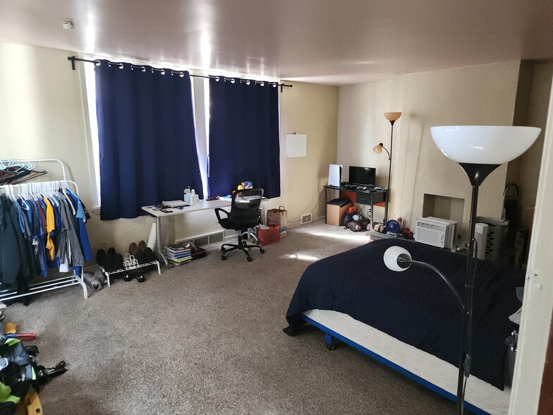 1st floor bedroom #1 - 4349 Andover Ter