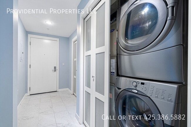 Building Photo - 2721 1st Ave