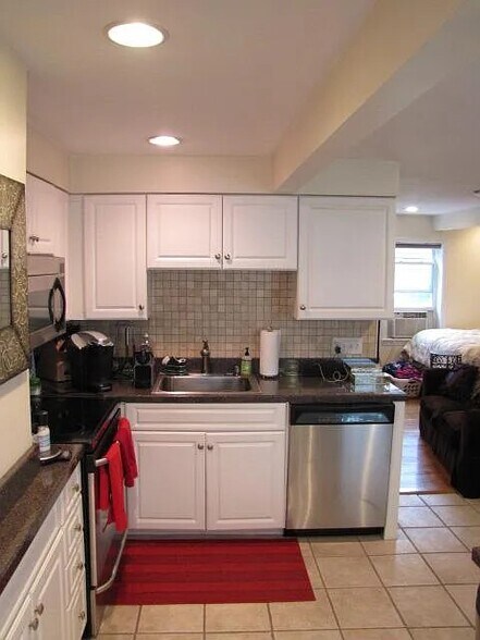 Building Photo - 11 Emmet St