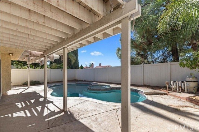 Building Photo - 10694 Independence Ct