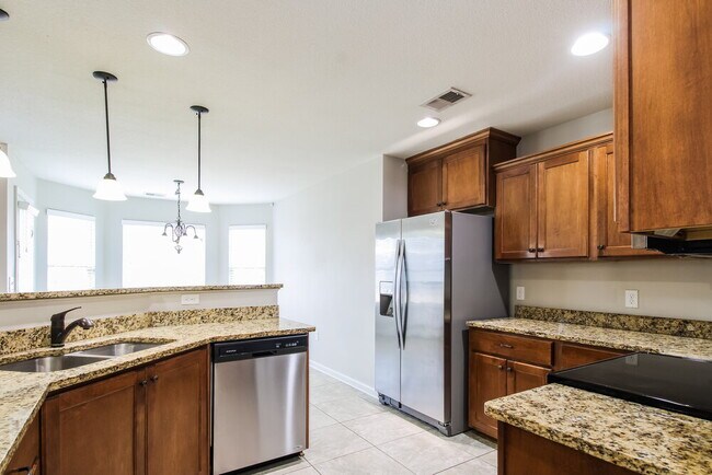 Building Photo - 7459 Aylesbury Ln