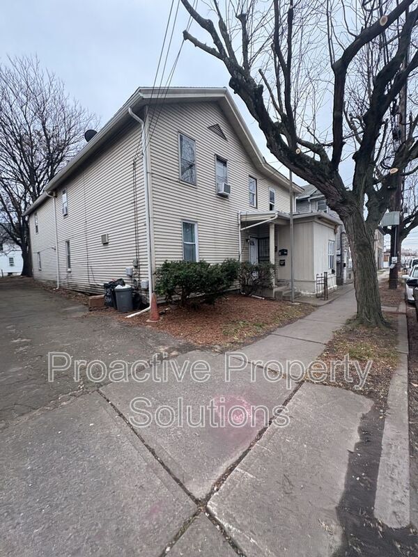 Primary Photo - 850-850 Capouse Ave