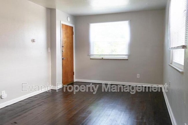 Building Photo - 113 Niagara Ave