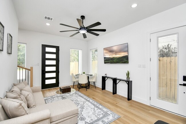 Building Photo - 7129 Sidney St