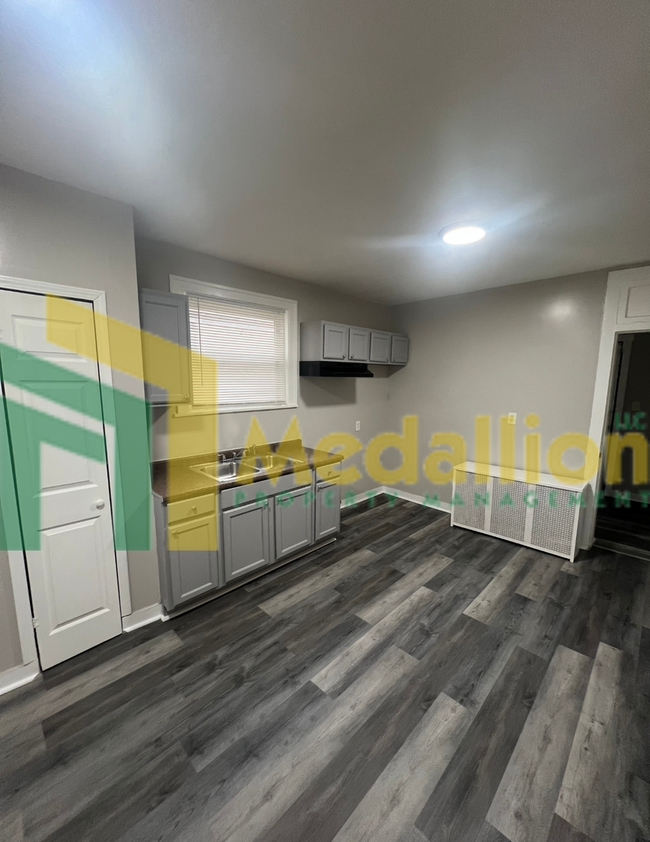 Building Photo - Charming 3-Bedroom 2 bath  + Bonus room Bu...