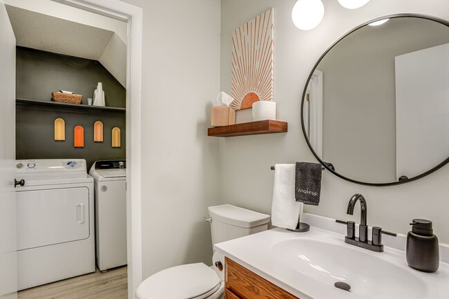 Building Photo - Spacious 2BR Home Near JMU –