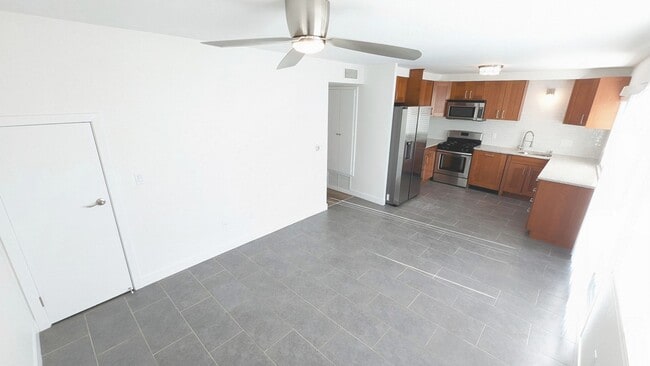 Building Photo - Tierrasanta 4 bedroom 2.5 bath, Garage, Up...